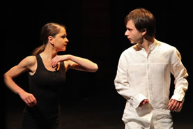 inter-évolution. Spectacle, duo de danse contemporaine et claquettes, tap dance. Laurent Bortolotti (claquettes + chorégraphie) et Murielle Bortolotti (danse contemporaine + chorégraphie).